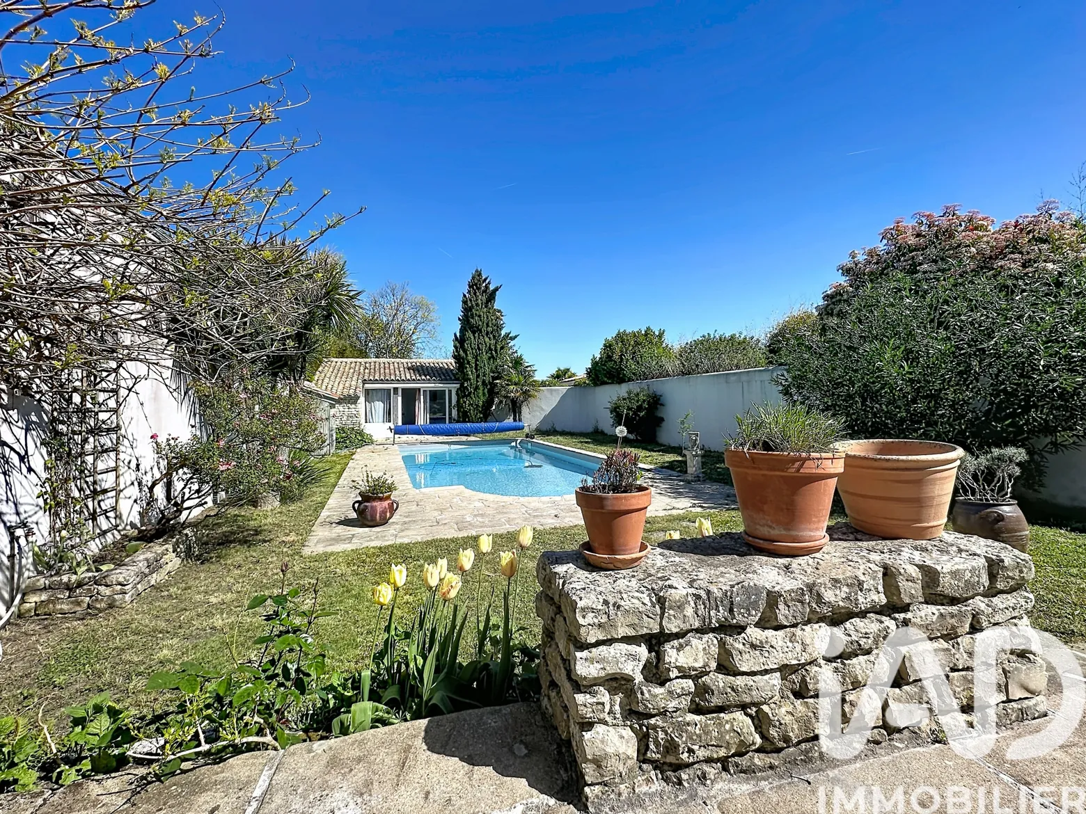 Vente maison à Saint-Martin-de-Ré (17410) : maison de ville 7 pièces 198 m² - 2008428 — 2
