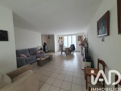 Townhouse in Saint-Avertin (37550)