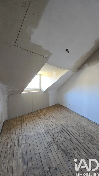 Building in Bogny-sur-Meuse (08120)