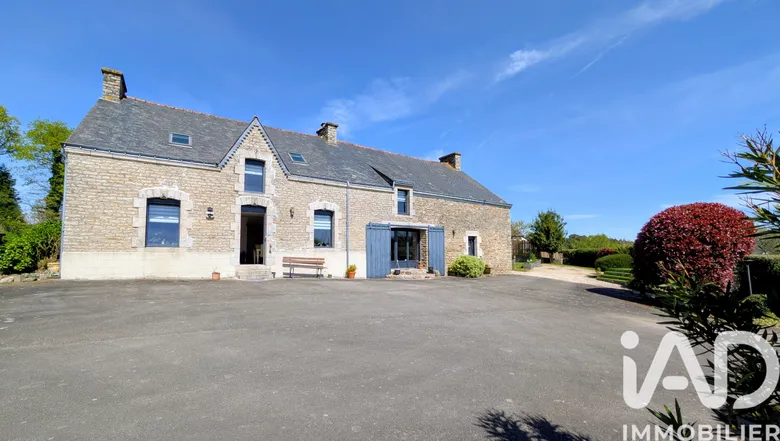 Maison 8 pièces 210 m² · à Bignan · 210 m² · 450 262 €