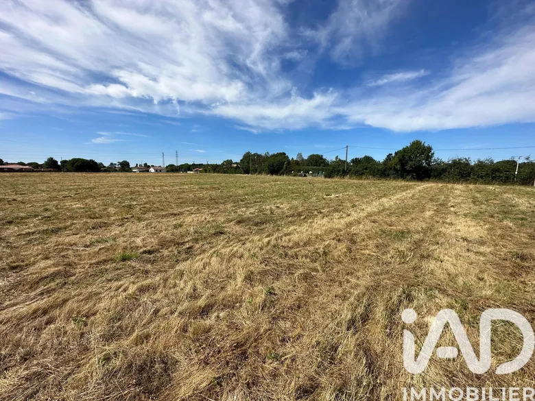 Terrain à bâtir à Montauban (82000) · 197 950 €
