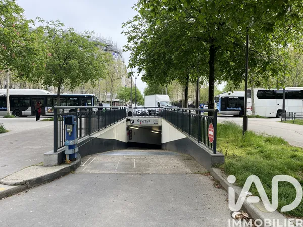 Parking à Paris (75007) photo 2