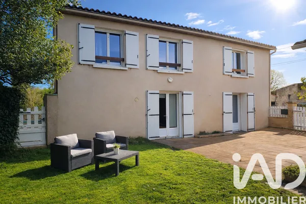 Vente maison à Longré (16240) : maison de village 5 pièces 157 m² — 2