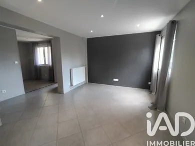 Architectural house in Chassieu (69680)