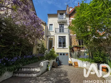Townhouse in Garches (92380)