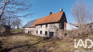 Traditional house in Picherande (63113)