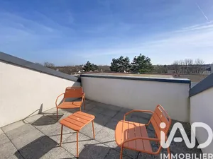 Duplex in Voisins-le-Bretonneux (78960)