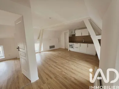 Apartment in Villeneuve-sur-Yonne (89500)