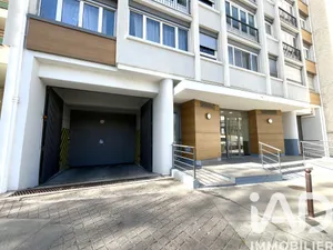 Parking à Paris (75015)