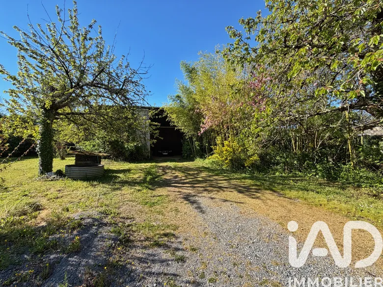 Maison 7 pièces 145 m² · à Mouton · 145 m² · 107 500 €