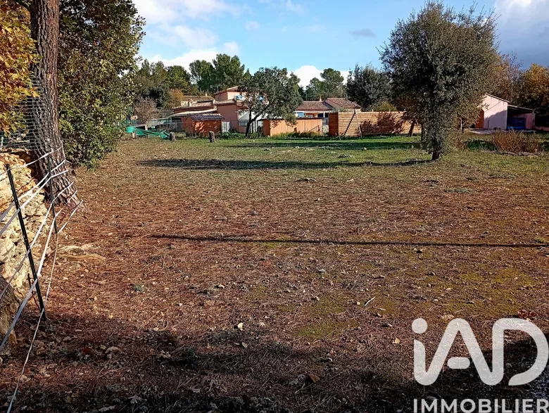 Terrain 650 m² · à Régusse · 75 000 €
