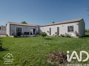 Maison à Saint-Saturnin-du-Bois (17700)