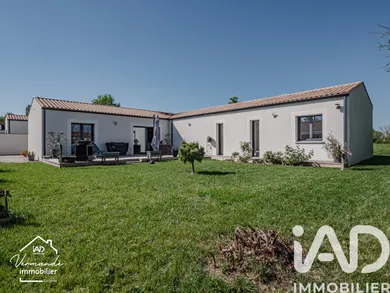 Maison à Saint-Saturnin-du-Bois (17700)