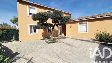 Apartment in L'Isle-sur-la-Sorgue (84800)
