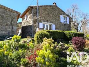 Maison de campagne à Saint-Barthélemy-Grozon (07270)