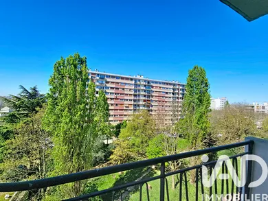 Apartment in Montreuil (93100)
