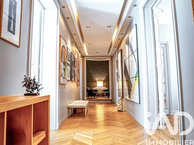 Apartment in Paris (75016)