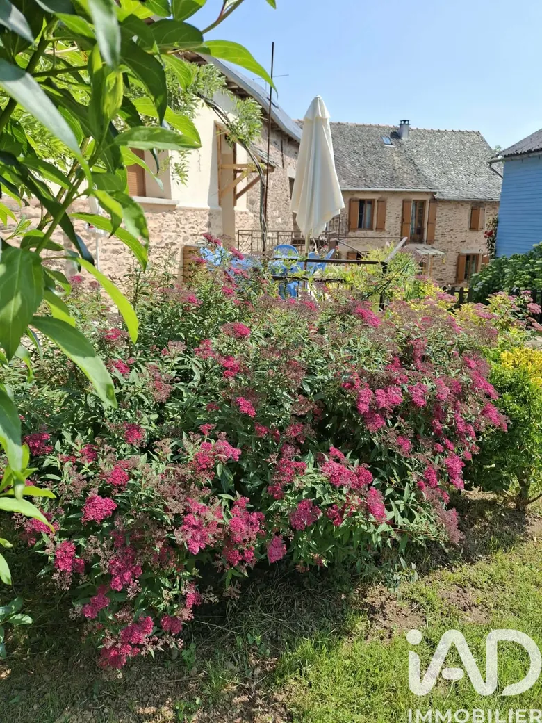 Maison 12 pièces 300 m² · à La Salvetat-Peyralès · 300 m² · 470 000 €