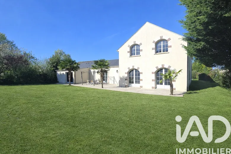 Maison 10 pièces 113 m² · à Bazoches-les-Gallerandes · 113 m² · 330 000 €
