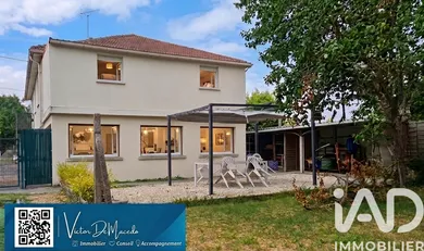 Traditional house in Semoy (45400)