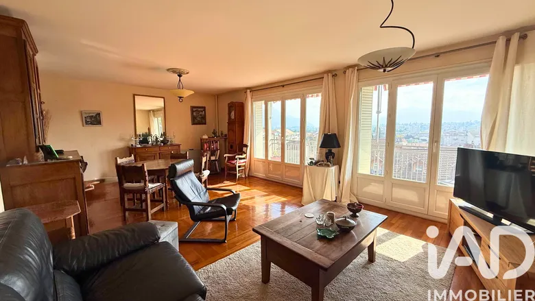 Appartement 4 pièces 98 m² · à Voiron · 97,6 m² · 209 000 €