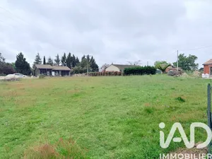 Terrain à bâtir à Saint-Martin-de-Laye (33910)