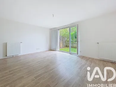Apartment in Sainte-Geneviève-des-Bois (91700)