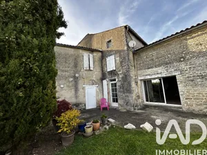 Maison de village à Tourriers (16560)