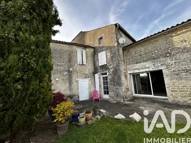 Maison de village à Tourriers (16560)