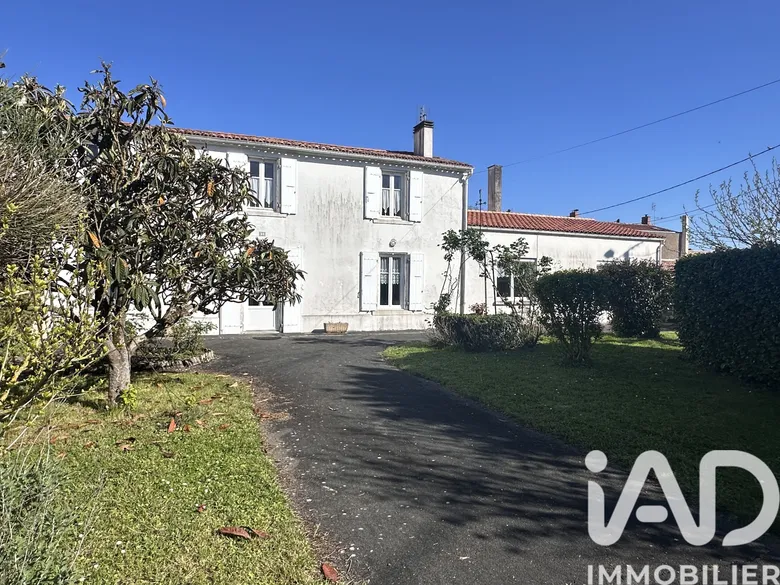 Maison 5 pièces 168 m² · à Vérines · 168 m² · 260 000 €