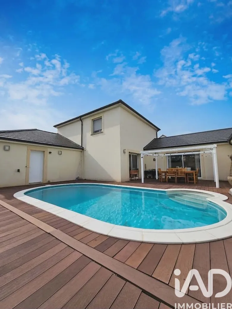 Maison 8 pièces 206 m² · à Gandrange · 206 m² · 675 000 €