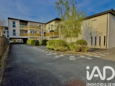 Apartment in Villenave-d'Ornon (33140)