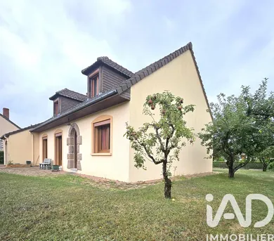 Traditional house in Luché-Pringé (72800)