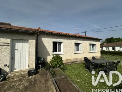 Maison traditionnelle à Sauzé-Vaussais (79190)