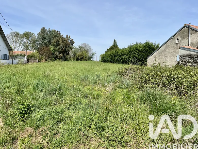Terrain 2411 m² · à Gayan · 70 000 €