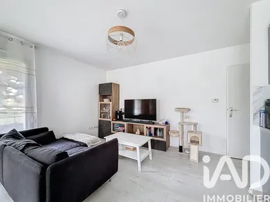 Apartment in Saint-Pierre-du-Perray (91280)