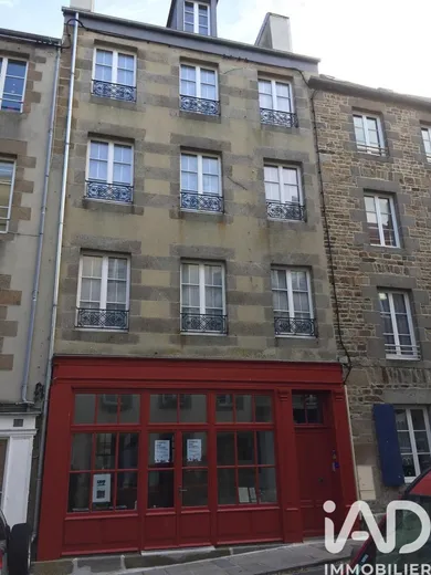 Building in Granville (50400)