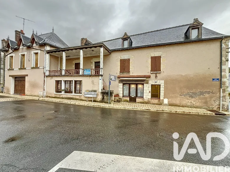 Maison 9 pièces 304 m² · à Cangey · 304 m² · 143 600 €