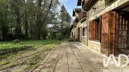Appartement à École-Valentin (25480)