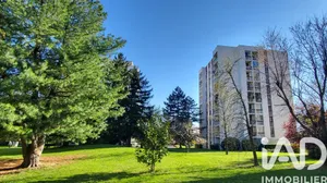 Apartment in Saint-Genis-Laval (69230)