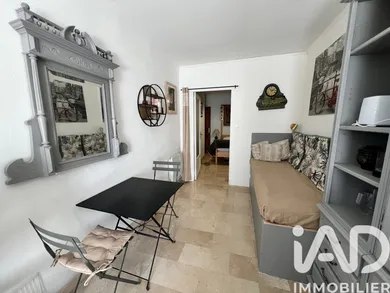 Townhouse in Carpentras (84200)