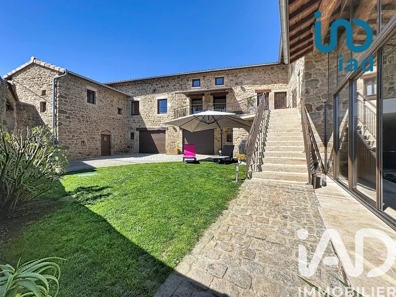 Maison 7 pièces 234 m² · à Maclas · 234 m² · 849 000 €