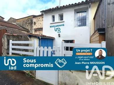 Building in Le Champ-Saint-Père (85540)