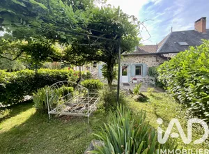 Maison de village à Saint-Genest-sur-Roselle (87260)