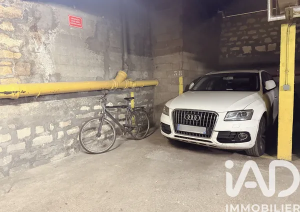 Parking à Paris (75020) photo 2