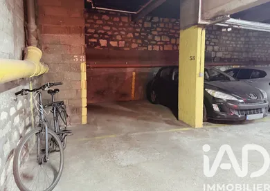 Parking à Paris (75020)