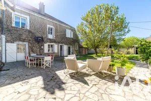 Architectural house in Vert (78930)