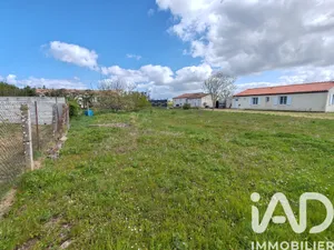 Terrain à bâtir à Beaugeay (17620)