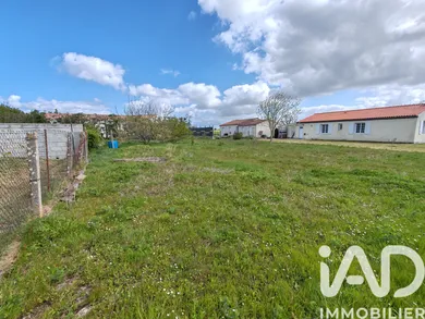 Terrain à bâtir à Beaugeay (17620)