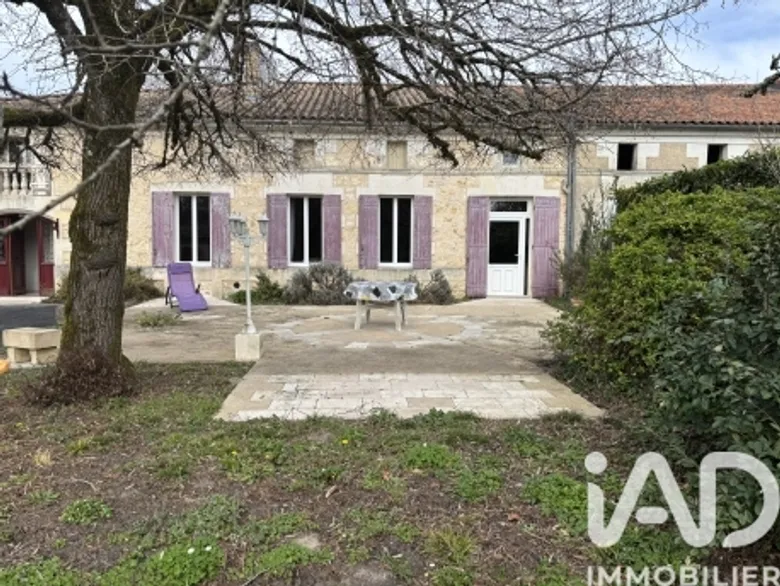 Maison 6 pièces 220 m² · à Chepniers · 220 m² · 234 500 €